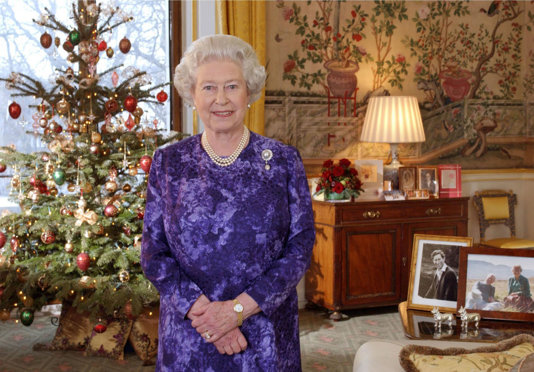 2004: Queen Elizabeth II